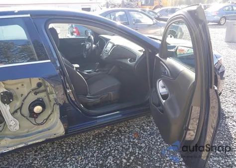 2018 Chevrolet Malibu Lt from USA, damaged, VIN 1G1ZD5ST4JF135781